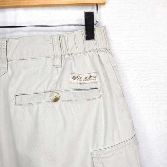 Columbia Cargo shorts. Taupe waist 34 - Picture 6 of 10